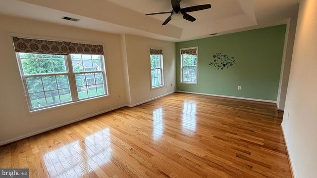 8236 2ND AVE, Vienna, VA 22182