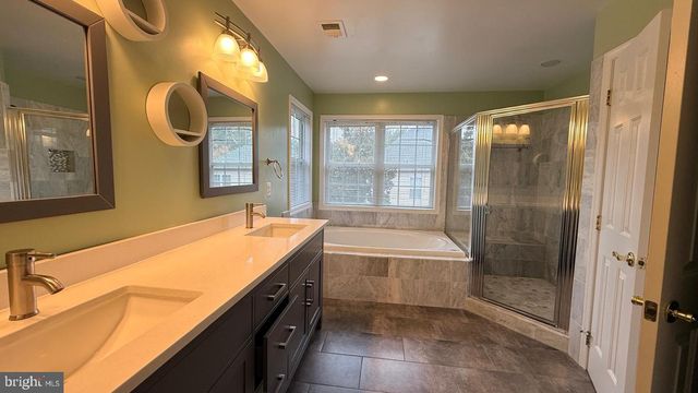 8236 2ND AVE, Vienna, VA 22182