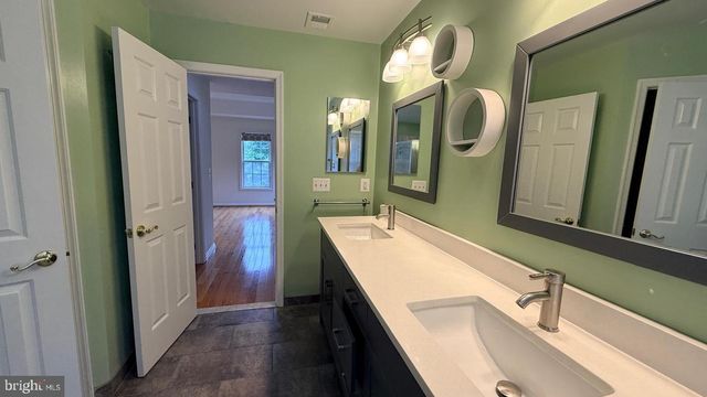 8236 2ND AVE, Vienna, VA 22182
