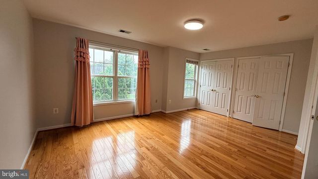 8236 2ND AVE, Vienna, VA 22182