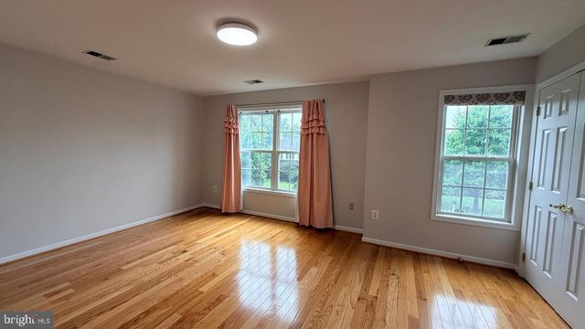 8236 2ND AVE, Vienna, VA 22182