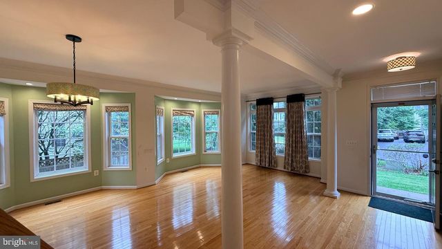8236 2ND AVE, Vienna, VA 22182