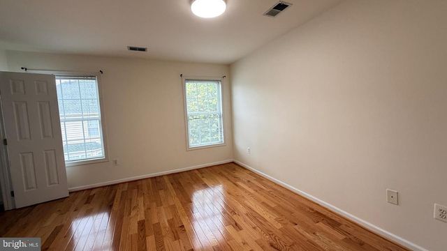 8236 2ND AVE, Vienna, VA 22182
