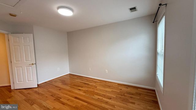 8236 2ND AVE, Vienna, VA 22182