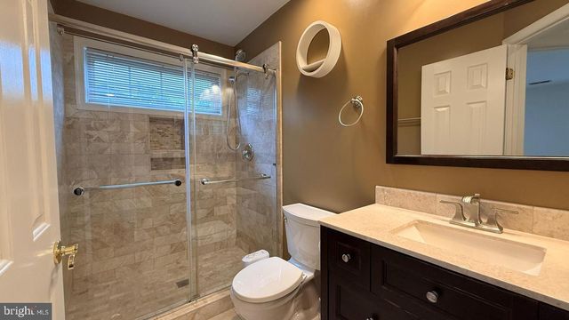 8236 2ND AVE, Vienna, VA 22182