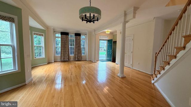 8236 2ND AVE, Vienna, VA 22182