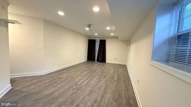 8236 2ND AVE, Vienna, VA 22182