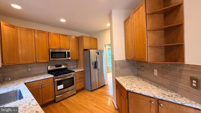 8236 2ND AVE, Vienna, VA 22182