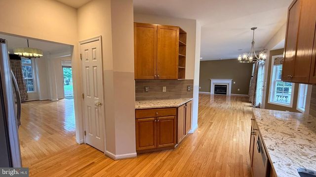 8236 2ND AVE, Vienna, VA 22182