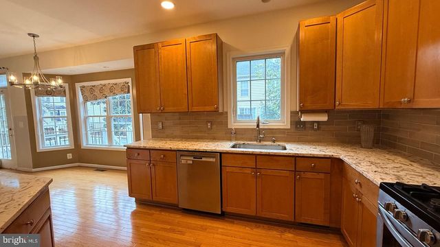 8236 2ND AVE, Vienna, VA 22182