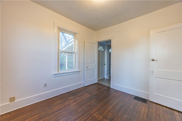 953 7th St Ext, New Kensington, PA 15068