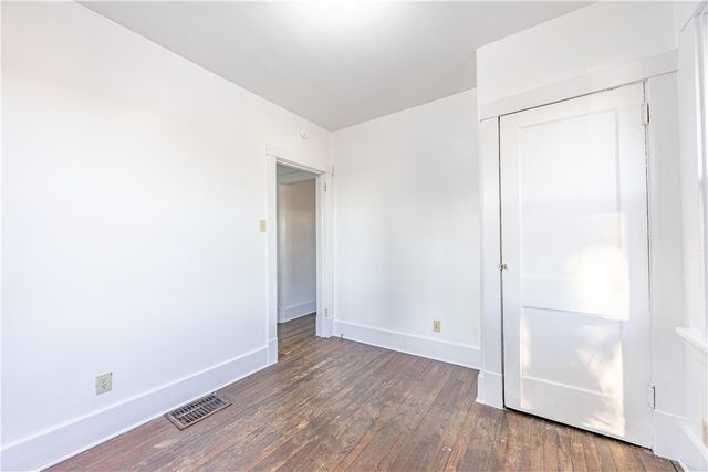 953 7th St Ext, New Kensington, PA 15068