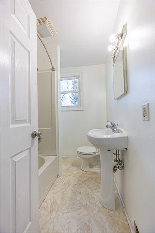 953 7th St Ext, New Kensington, PA 15068