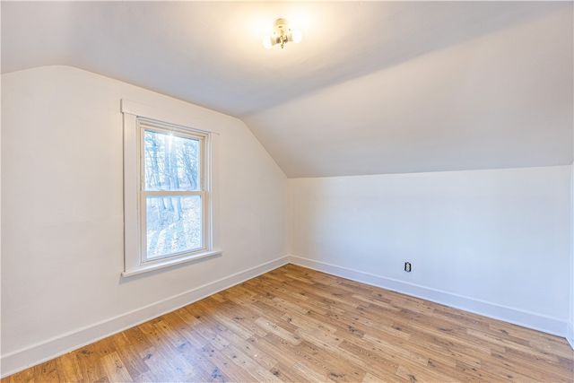 953 7th St Ext, New Kensington, PA 15068