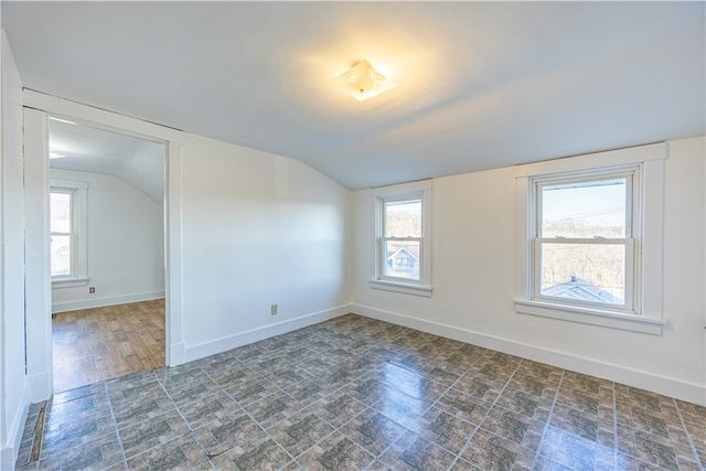 953 7th St Ext, New Kensington, PA 15068