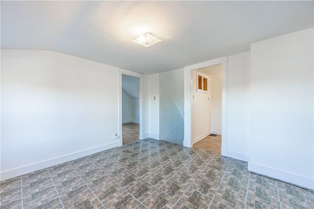 953 7th St Ext, New Kensington, PA 15068