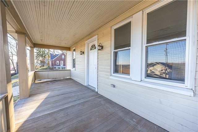 953 7th St Ext, New Kensington, PA 15068