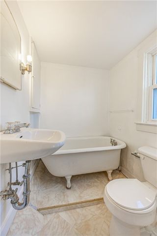 953 7th St Ext, New Kensington, PA 15068