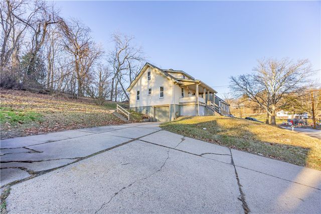 953 7th St Ext, New Kensington, PA 15068