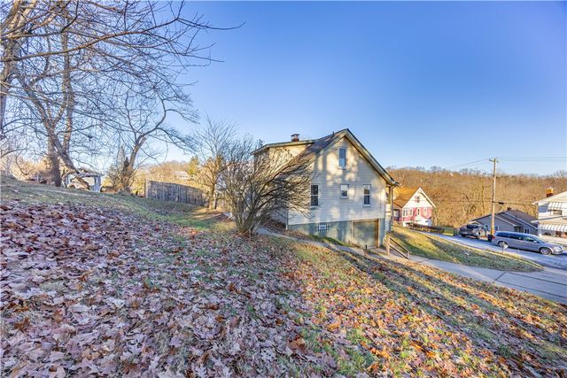 953 7th St Ext, New Kensington, PA 15068