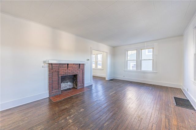 953 7th St Ext, New Kensington, PA 15068