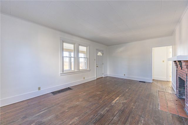 953 7th St Ext, New Kensington, PA 15068