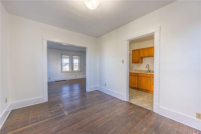 953 7th St Ext, New Kensington, PA 15068