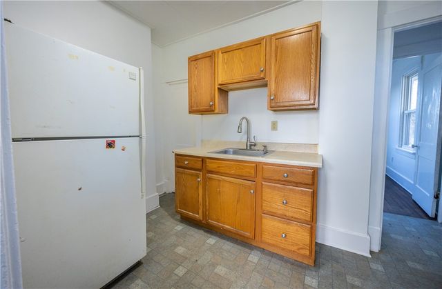 953 7th St Ext, New Kensington, PA 15068