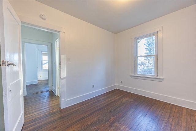 953 7th St Ext, New Kensington, PA 15068