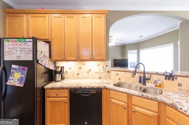 27 Portico Place, Newnan, GA 30265