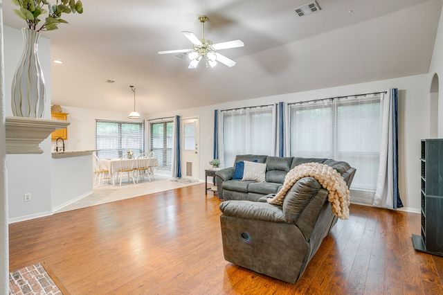 1519 Stratford Drive, Mansfield, TX 76063