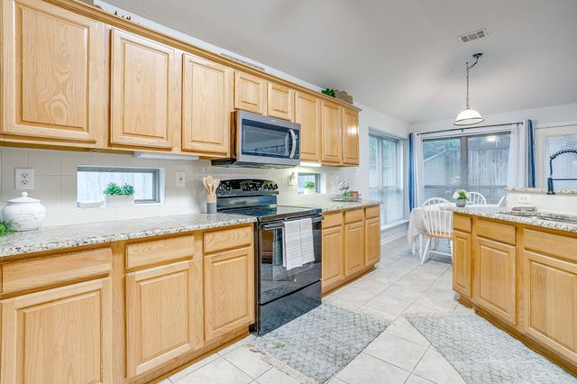1519 Stratford Drive, Mansfield, TX 76063