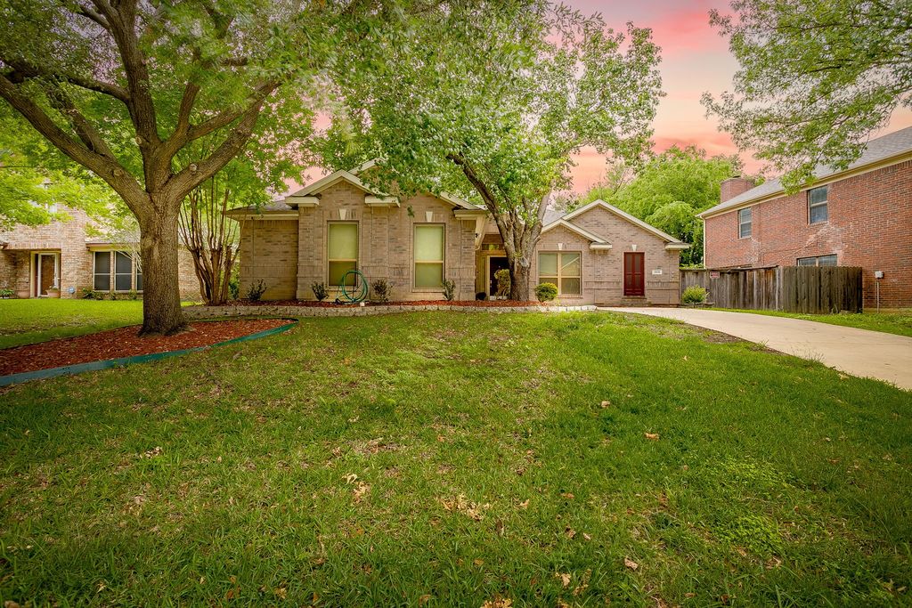 1519 Stratford Drive, Mansfield, TX 76063