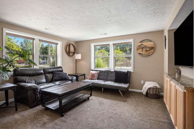 17 Warbler Drive Ne, Algoma Twp, MI 49345