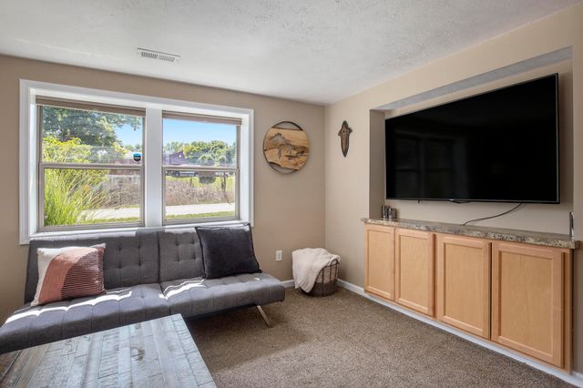 17 Warbler Drive Ne, Algoma Twp, MI 49345