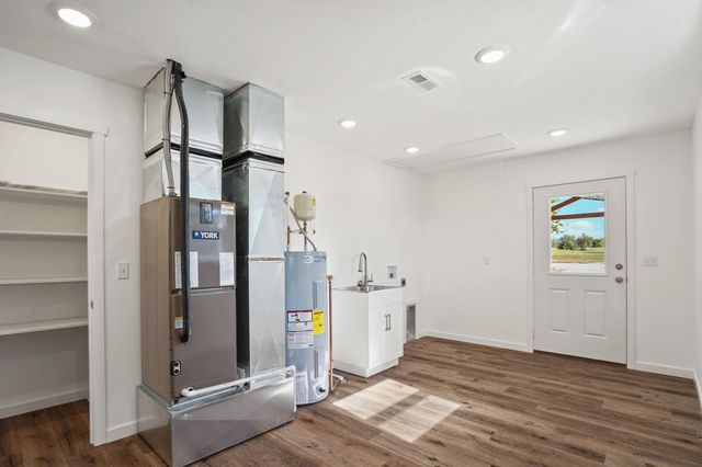 2350 W WILLIAMS RD, Sturgeon, MO 65284