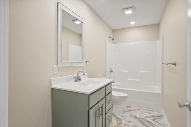 2350 W WILLIAMS RD, Sturgeon, MO 65284