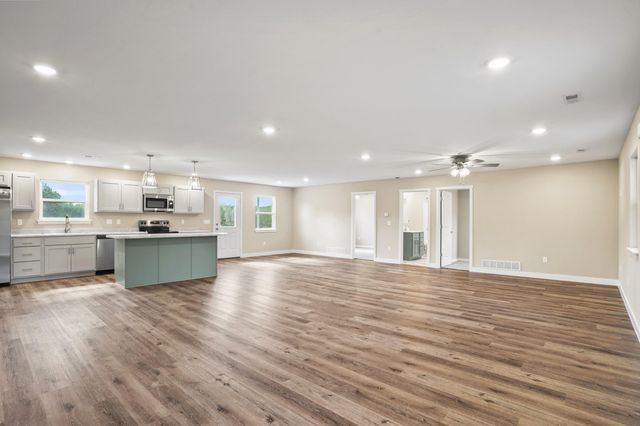 2350 W WILLIAMS RD, Sturgeon, MO 65284