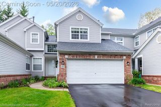 1093 Fairways Boulevard, Troy, MI 48085