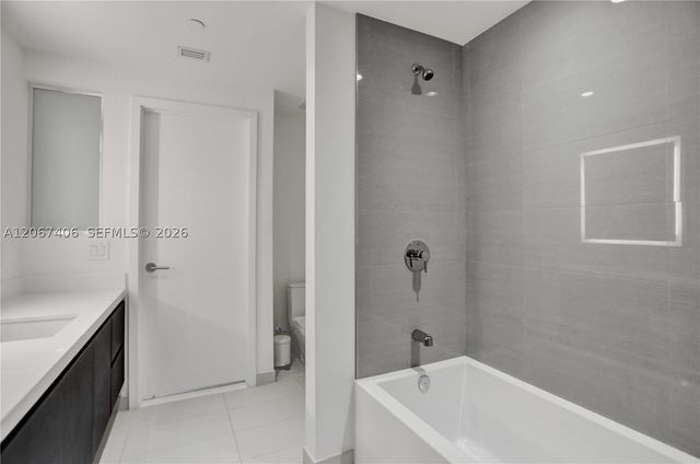 851 NE 1st Ave 202, Miami, FL 33132
