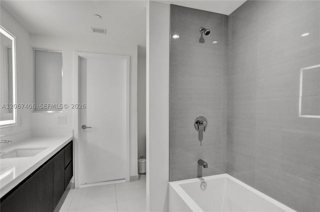 851 NE 1st Ave 202, Miami, FL 33132
