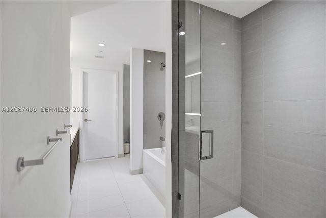 851 NE 1st Ave 202, Miami, FL 33132