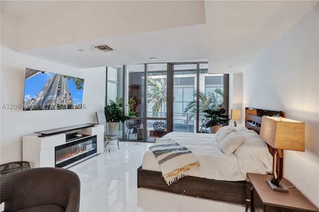 851 NE 1st Ave 202, Miami, FL 33132