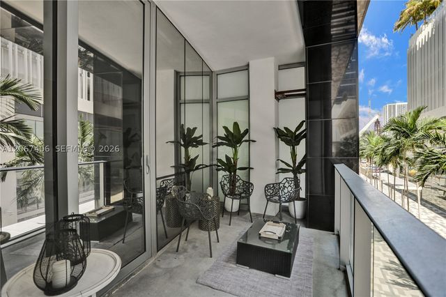 851 NE 1st Ave 202, Miami, FL 33132