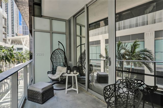851 NE 1st Ave 202, Miami, FL 33132