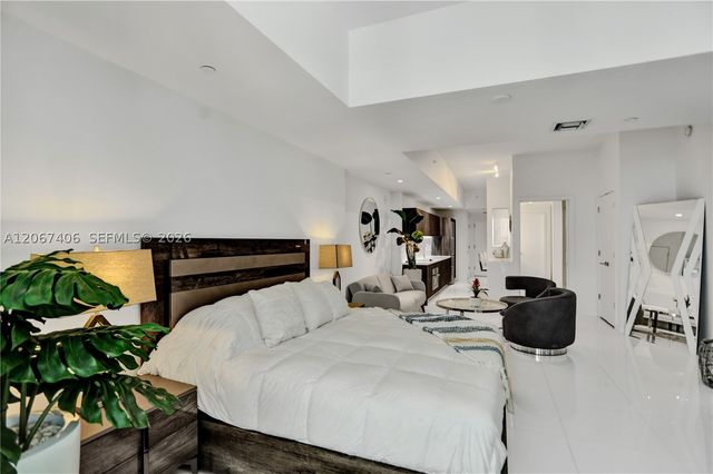 851 NE 1st Ave 202, Miami, FL 33132