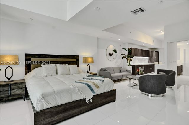 851 NE 1st Ave 202, Miami, FL 33132