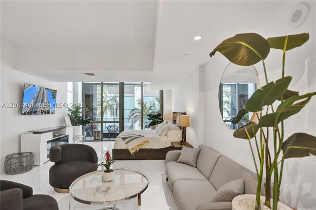 851 NE 1st Ave 202, Miami, FL 33132