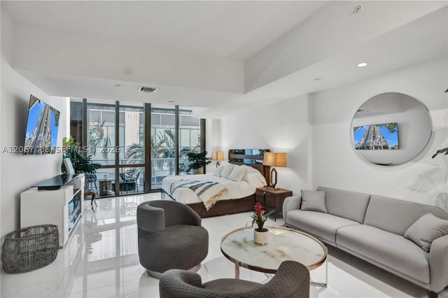 851 NE 1st Ave 202, Miami, FL 33132