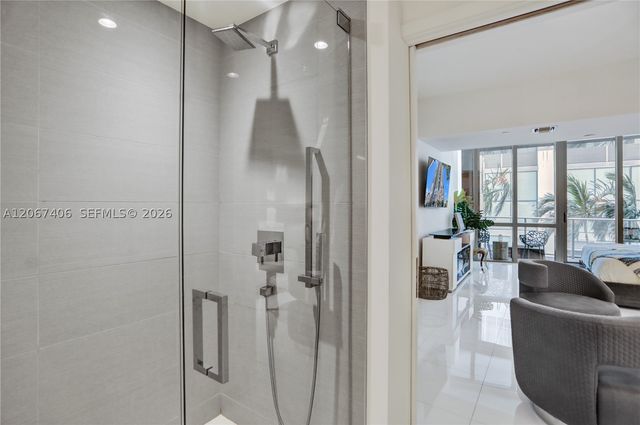 851 NE 1st Ave 202, Miami, FL 33132